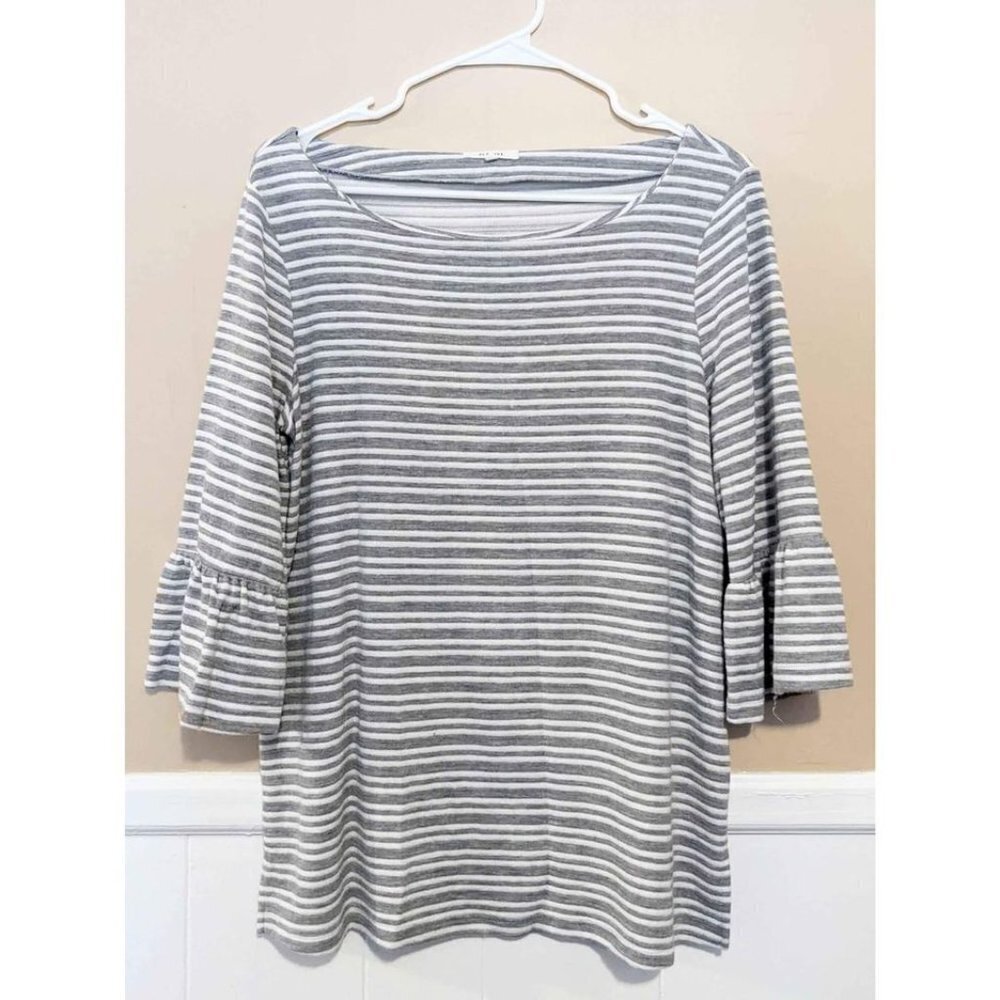 Pleione Nordstrom Women’s Medium Gray White Striped Ruffle 3/4 Sleeve Top Shirt